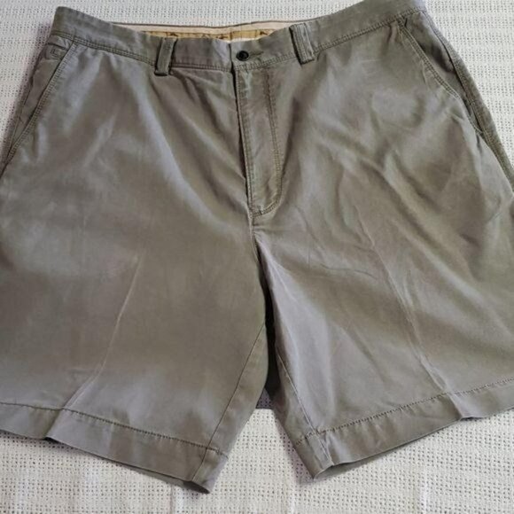 Tommy Bahama Embroidered Logo High Rise Green-Khaki Sz 38 Shorts w Pockets - Picture 3 of 15